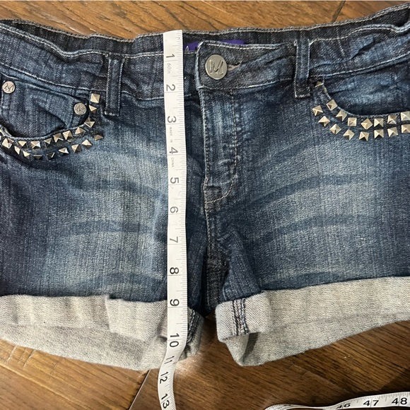 Miley Cyrus Max Azria Jean Shorts - Picture 7 of 8